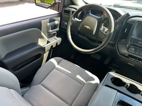 Used 2018 Chevrolet Silverado 1500 Custom w/ Custom Value Package AWD/4WD image 19