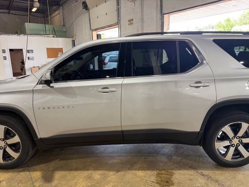 Used 2021 Chevrolet Traverse LT w/ LT Premium Package AWD/4WD image 7