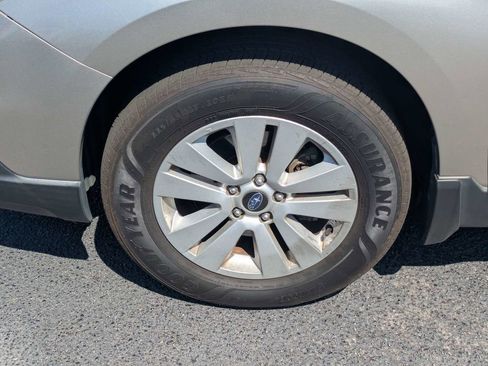 Used 2017 Subaru Outback 2.5i Premium AWD/4WD image 12