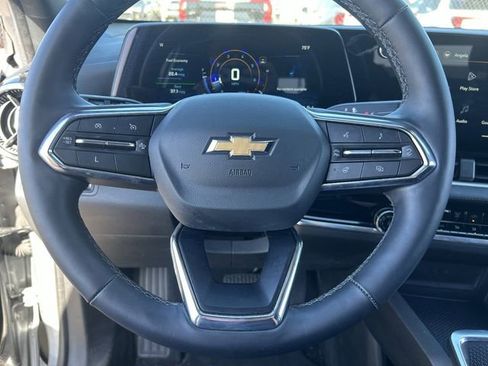 Used 2025 Chevrolet Equinox LT FWD image 24