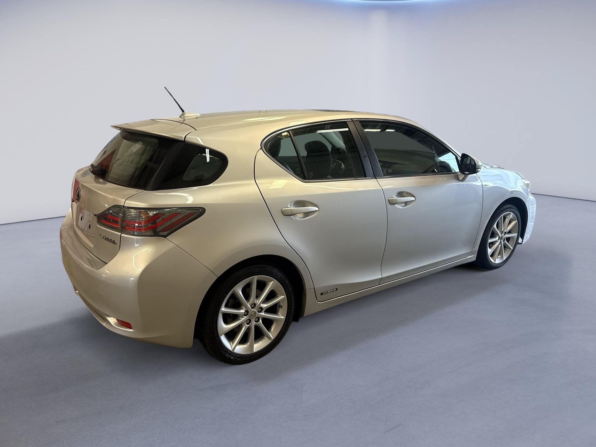 Used 2011 Lexus CT 200h Premium FWD image 8