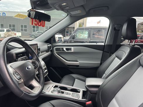 Used 2023 Ford Explorer XLT w/ Equipment Group 202A image 2