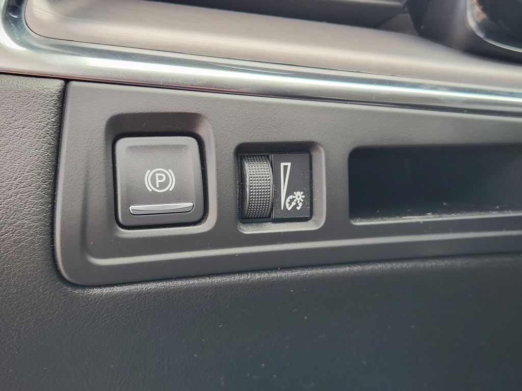Used 2019 Cadillac XT5 Luxury FWD image 21