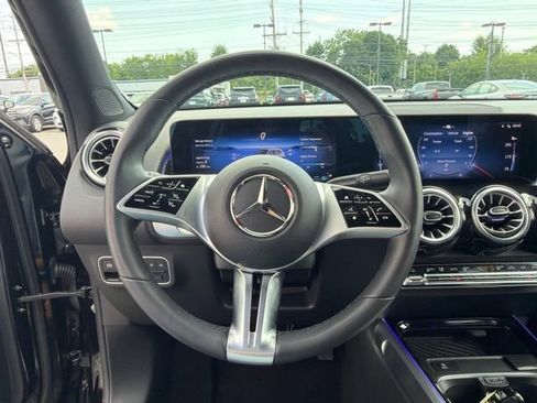 Used 2025 Mercedes-Benz GLB 250 4MATIC image 23