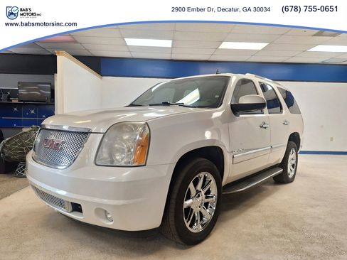 Used 2011 GMC Yukon Denali image 1