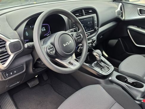 Certified 2025 Kia Soul LX w/ LX Technology Package FWD image 13