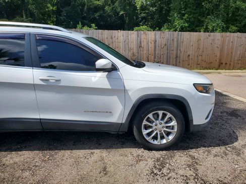 Used 2019 Jeep Cherokee Latitude w/ Popular Appearance Group FWD image 11