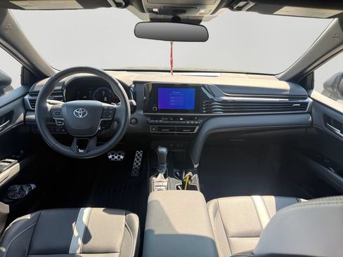 Used 2025 Toyota Camry SE FWD image 15