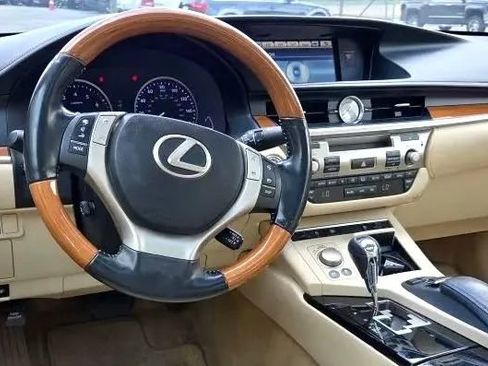 Used 2014 Lexus ES 300h w/ Luxury Package w/Bamboo Trim FWD image 7