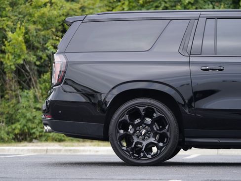 Used 2025 Chevrolet Suburban RST AWD/4WD image 6