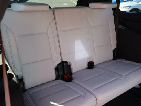 Used 2025 Chevrolet Tahoe Premier AWD/4WD image 40