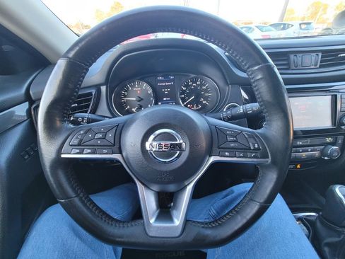 Used 2018 Nissan Rogue SV w/ Sun & Sound Touring Package image 11