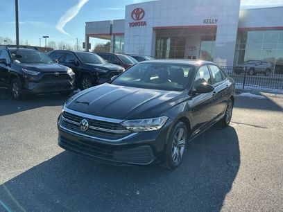 Used 2023 Volkswagen Jetta SE w/ Panoramic Sunroof Package