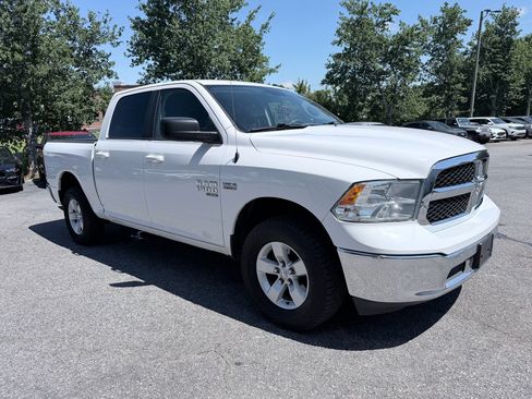 Used 2019 RAM 1500 Classic SLT AWD/4WD image 2