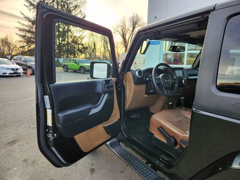 Used 2017 Jeep Wrangler Sahara image 19