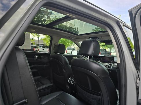 Used 2023 Kia Sorento SX AWD/4WD image 15