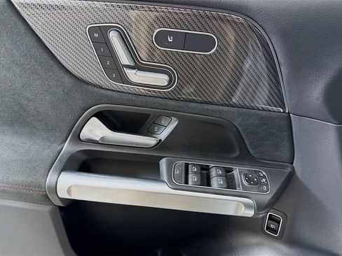 Used 2024 Mercedes-Benz GLB 35 AMG 4MATIC image 18