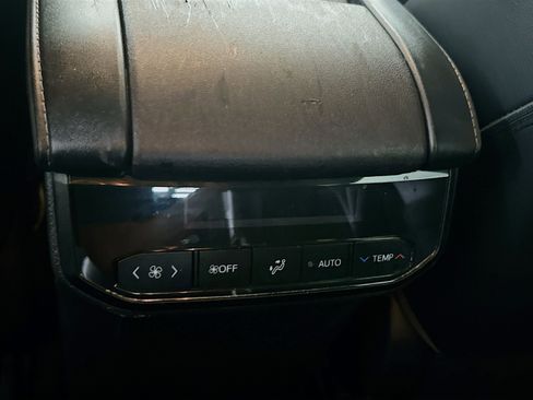 Used 2023 Toyota Highlander XLE FWD image 29