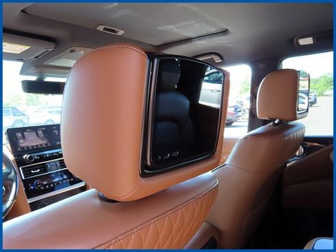 Used 2023 INFINITI QX80 Sensory w/ All-Season Package AWD/4WD image 11