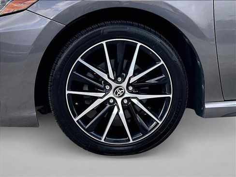 Used 2021 Toyota Camry SE image 10