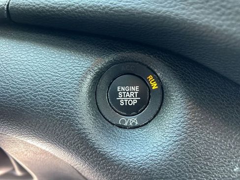 Used 2020 Jeep Cherokee Limited image 21