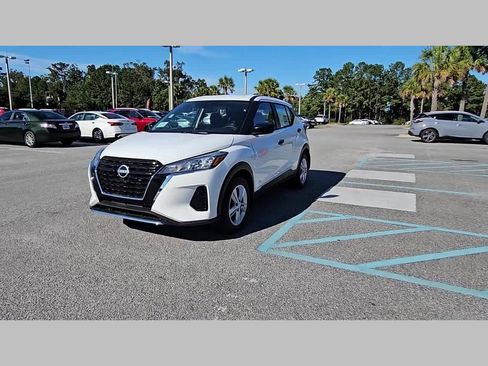 New 2025 Nissan Kicks Play S image 21