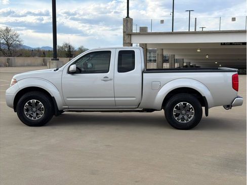 Used 2014 Nissan Frontier PRO-4X image 4