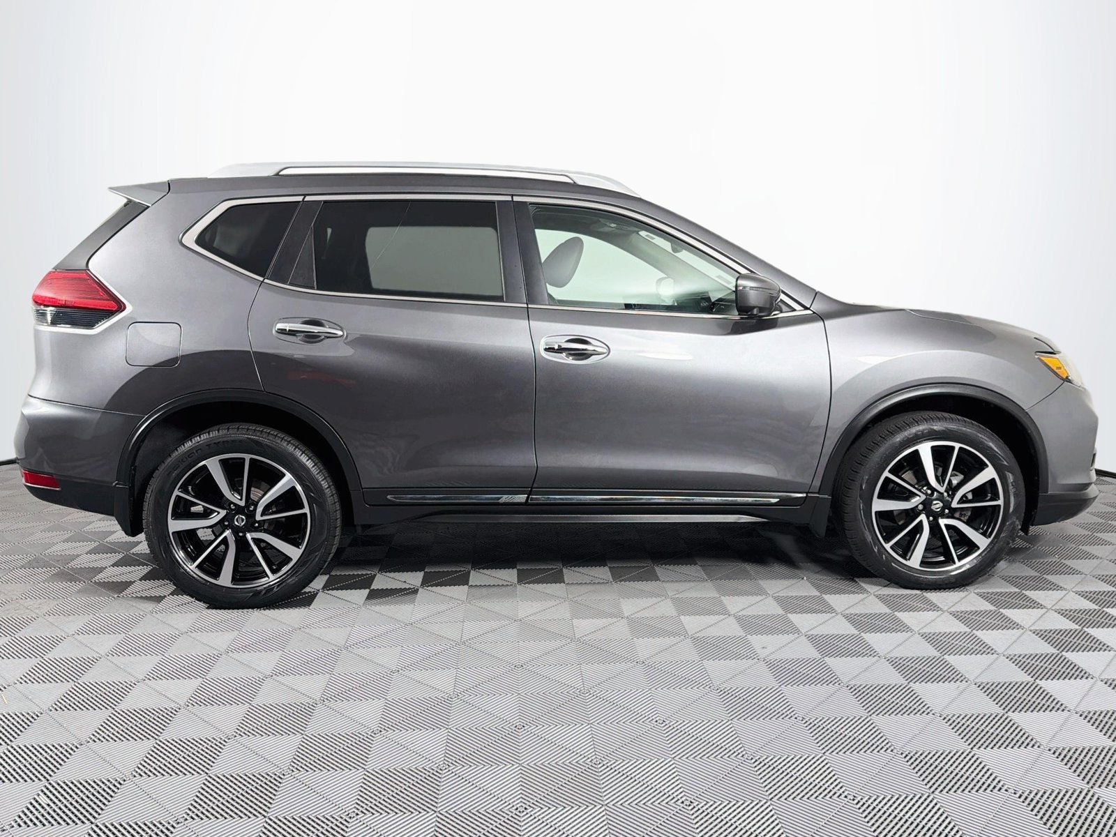 Used 2017 Nissan Rogue Platinum AWD/4WD image 27
