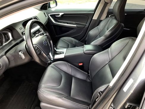 Used 2018 Volvo V60 T5 Dynamic w/ Vision Package image 17