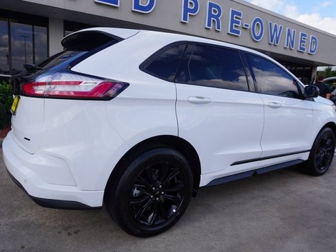 Certified 2024 Ford Edge SE w/ Black Appearance Package image 6