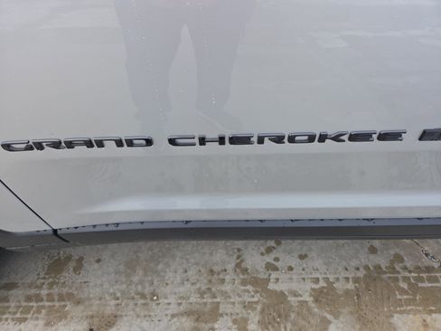 New 2026 Jeep Grand Cherokee Altitude AWD/4WD image 20