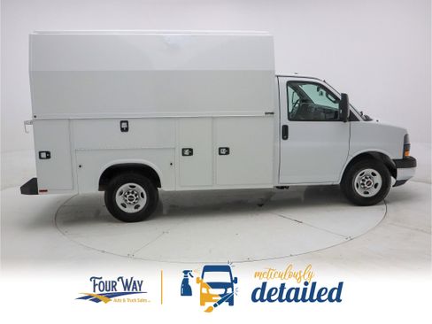 Used 2019 GMC Savana 3500 w/ Power Convenience Package image 2
