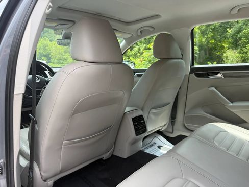 Used 2016 Volkswagen Passat 3.6 SEL Premium FWD image 21