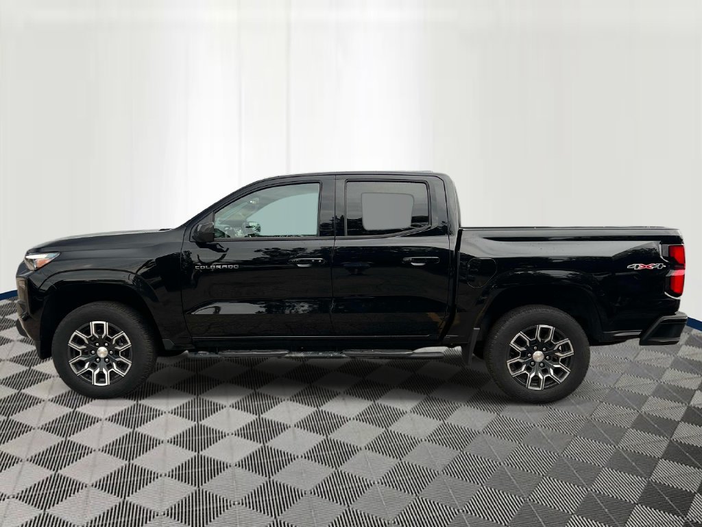 Used 2024 Chevrolet Colorado LT w/ LT Convenience Package III AWD/4WD image 2