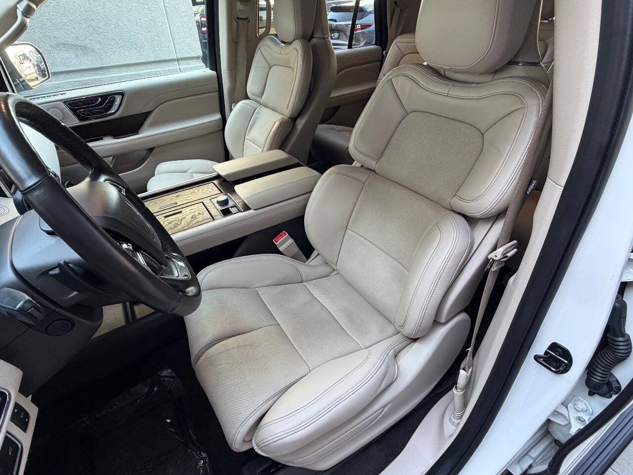 Used 2021 Lincoln Navigator Reserve w/ Luxury Package AWD/4WD image 17