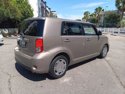 Used 2013 Scion xB FWD image 8