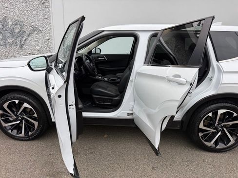 Used 2024 Mitsubishi Outlander SE image 22