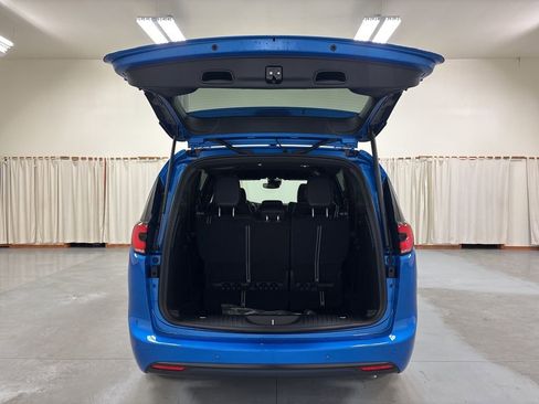 New 2026 Chrysler Pacifica Select image 23