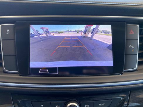 Used 2020 Buick Enclave Essence FWD image 21