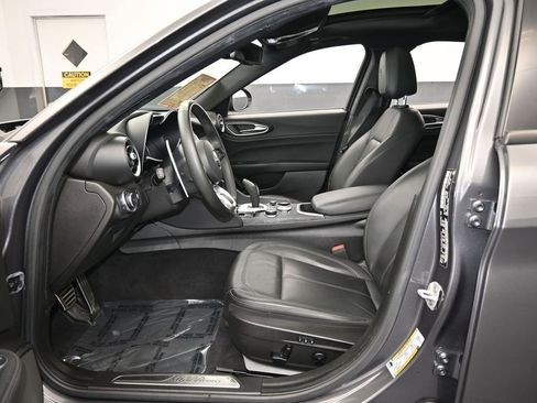 Used 2023 Alfa Romeo Giulia Sprint image 11