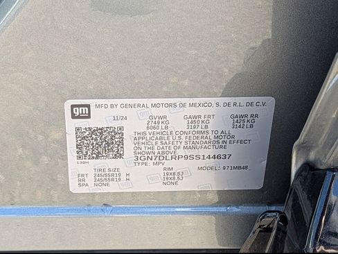 Used 2025 Chevrolet Equinox EV LT w/ Convenience Package image 36