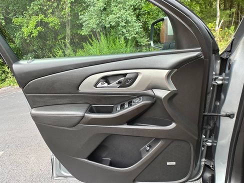 Used 2023 Chevrolet Traverse LT w/ LT Premium Package AWD/4WD image 13