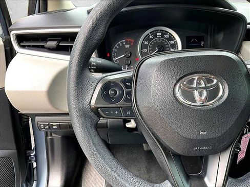 Used 2020 Toyota Corolla LE FWD image 18