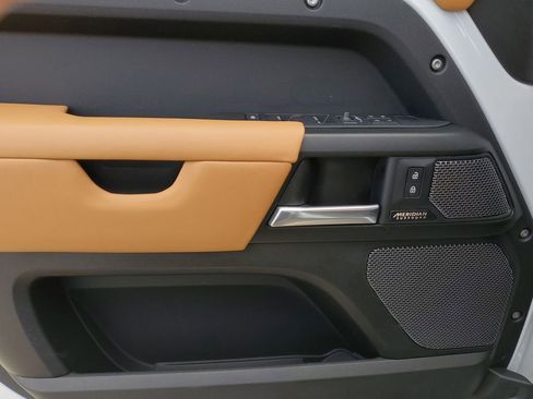 Used 2023 Land Rover Defender 110 V8 image 13