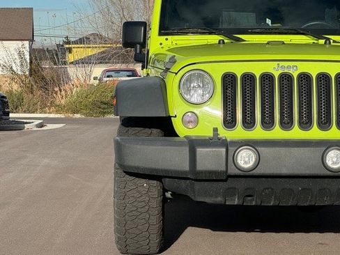 Used 2016 Jeep Wrangler Unlimited Rubicon w/ Connectivity Group image 9