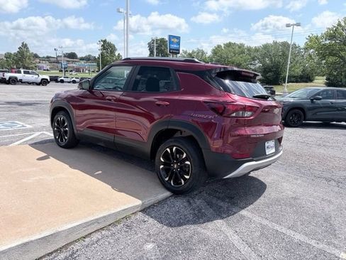 Used 2022 Chevrolet TrailBlazer LT w/ Confidence II Package FWD image 5