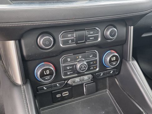 Used 2024 Chevrolet Tahoe Z71 w/ Luxury Package AWD/4WD image 15