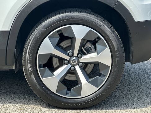 Used 2025 Volvo XC40 B5 Plus AWD/4WD image 33