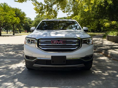 Used 2018 GMC Acadia SLT FWD image 3