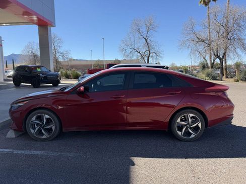 Used 2023 Hyundai Elantra SEL w/ Convenience Package image 2